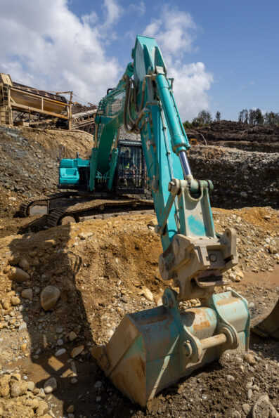 Image Digging For Gold - With Fairhall Agricultural Services 2 - Kobelco Excavators