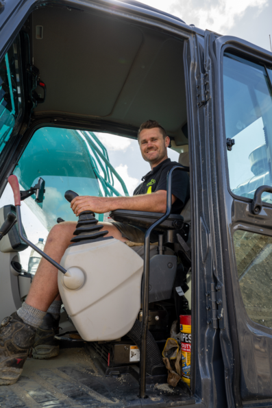 Image Digging For Gold - With Fairhall Agricultural Services 1 - Kobelco Excavators